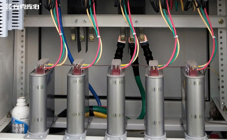 低壓電力電容器