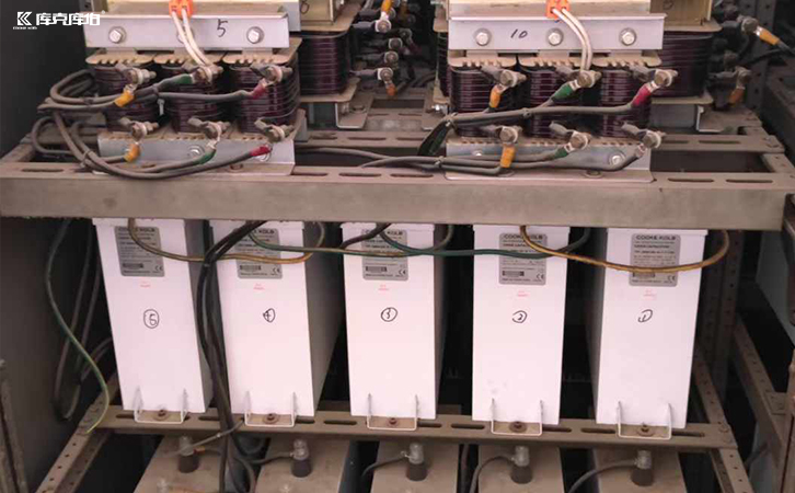 中頻感應(yīng)加熱設(shè)備